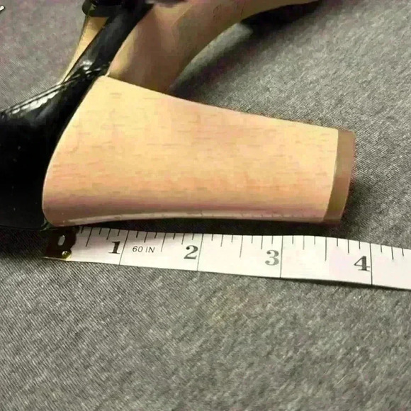 Ann Taylor LOFT Black Patent Leather Heeled T-Strap Sandal Women Sz 6.5 - Picture 7 of 11